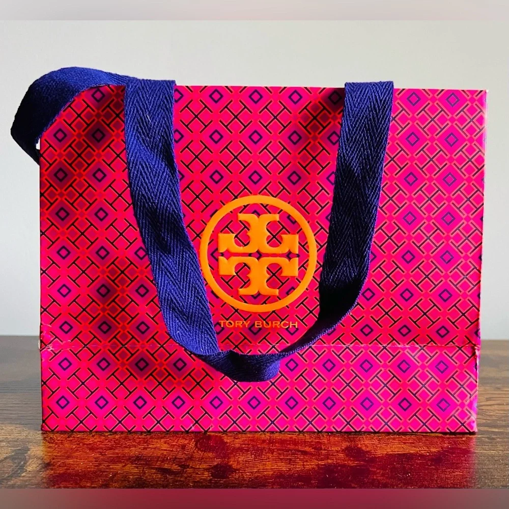 Tory Burch Fuchsia and Gold Patterned gift bag - Picture 3 of 7